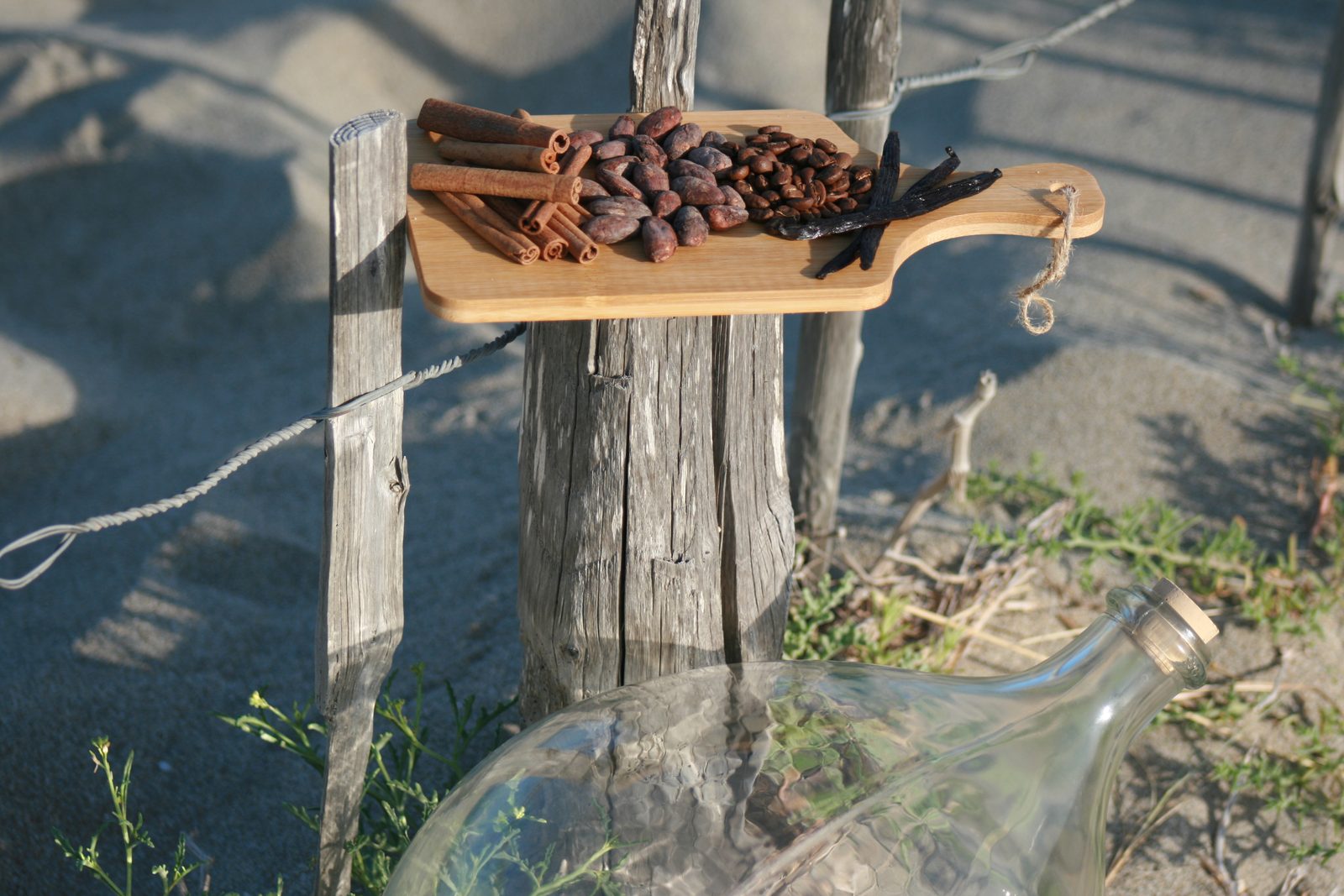 Cannelle, f&egrave;ves de cacao, caf&eacute; et gousses de vanille avant mac&eacute;ration